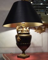01914-00 Pied de lampe en bronze antique modèle grotesque avec abat-jour