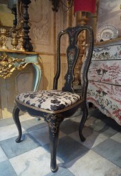 01301-00 Chaise Reine-Anne décor blason 57 x 48 x h 108 cm