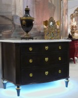 00129-00 Commode Louis XVI noire avec bronzes, plateau marbre