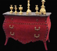 commode Kremelino, tapissée velours , plan fer patiné.