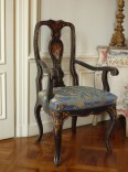 01316-00 Fauteuil Reine-Anne décor Blason 63 x 51 x h 108 cm