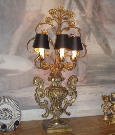 01523-00 Lampe vase baroque en bois et fer 46xh97cm