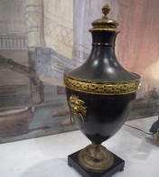 01905-00 Vase en bronze antique tête de lion diam 28xh63cm