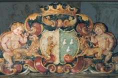 01210-00 Tête de lit décorée avec putti et blason 180 x h 170 cm