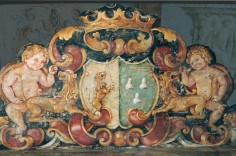 01210-00 Tête de lit décorée avec putti et blason 180 x h 170 cm