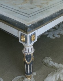 TABLE BASSE pieds LOUIS XVI